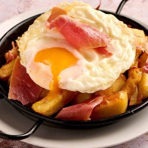 Huevos rotos con jamón