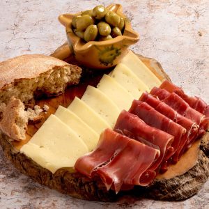 Tabla de jamón serrano y queso