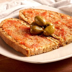 Tostada pan mallorquín con tomate